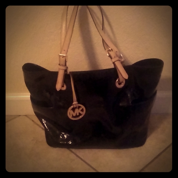 Michael Kors Accessories - Mk purse